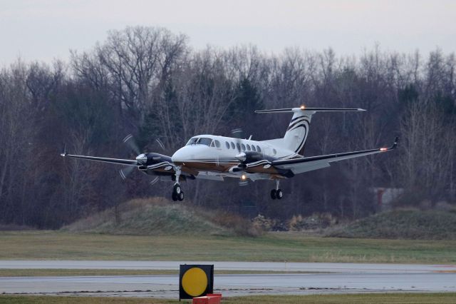 Beechcraft Super King Air 350 (N313MC) - An early morning arrival for this newer sharp looking Textron Super King Air 350i at Toledo from Willow Run (KYIP) on 21 Nov 2020.