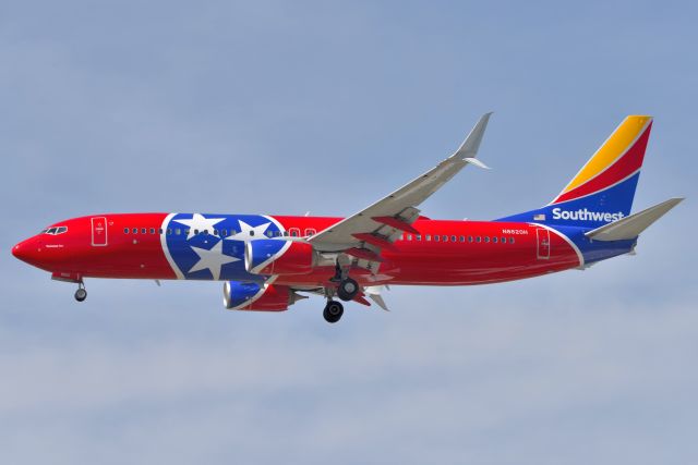 Boeing 737-800 (N8620H) - 23-R 10-05-22 The new Tennessee one.