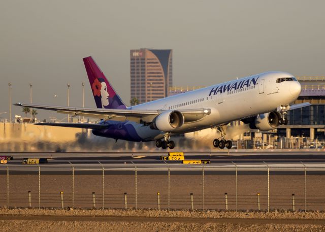 BOEING 767-300 (N583A)