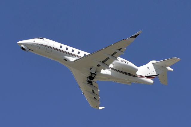 Bombardier Challenger 300 (C-GOVY)
