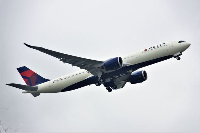 Airbus A330-900 (N401DZ) - Delta's brand new A330-900 neo at Shanghai Pudong Int'l.br /TIP: Select full-size and wait for a while for better view.