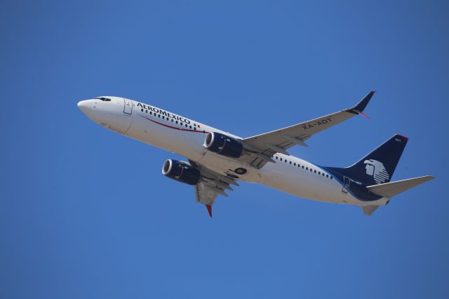 Boeing 737-800 (XA-ADT)