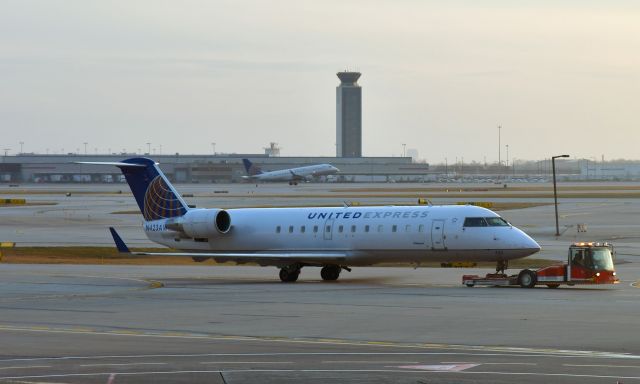 Canadair Regional Jet CRJ-200 (N423AW) - United Express Bombardier CRJ-200LR N423AW in Chicago 