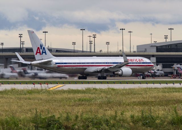BOEING 767-300 (N361AA)