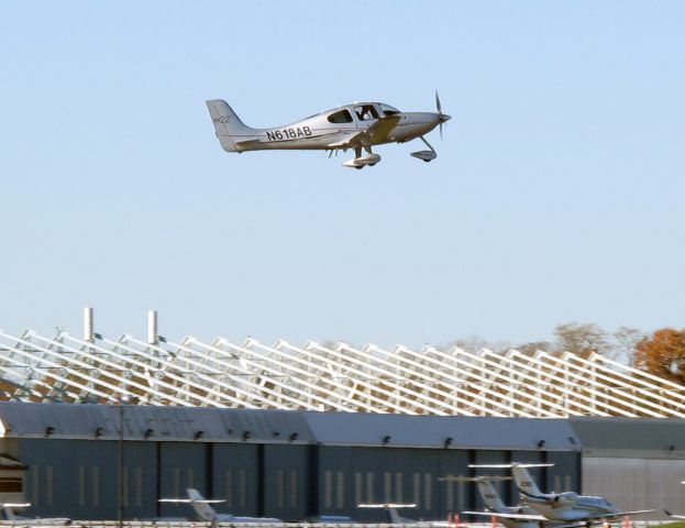 Cirrus SR-22 (N618AB) - Take off RW34.