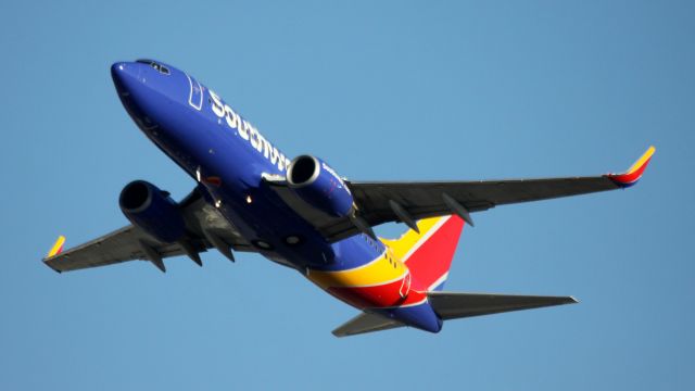 Boeing 737-700 (N7727A) - Departure from 30R, SWA # 243 to KLAX   10-25-2015