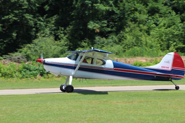 Piper Cherokee (N901A) - Set for take-off at 5NC3