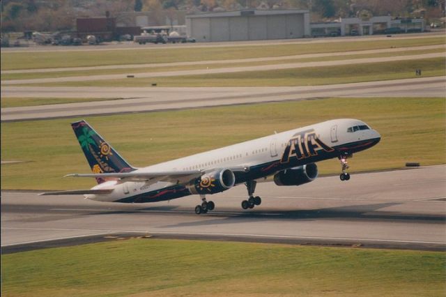 Boeing 757-200 (N526AT)