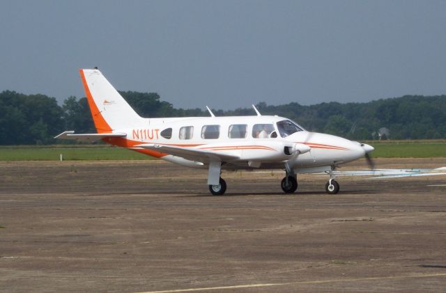 Piper Navajo (N11UT)