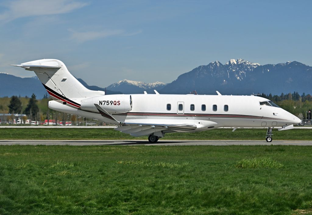 Canadair Challenger 350 (N759QS)