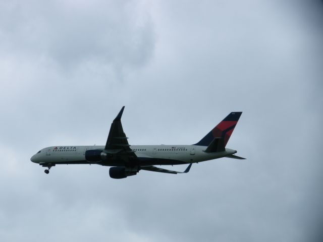 Boeing 757-200 (N718TW) - N718TW B757 DELTA 21/06/14