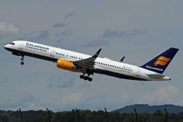 Boeing 757-200 (TF-FIZ)
