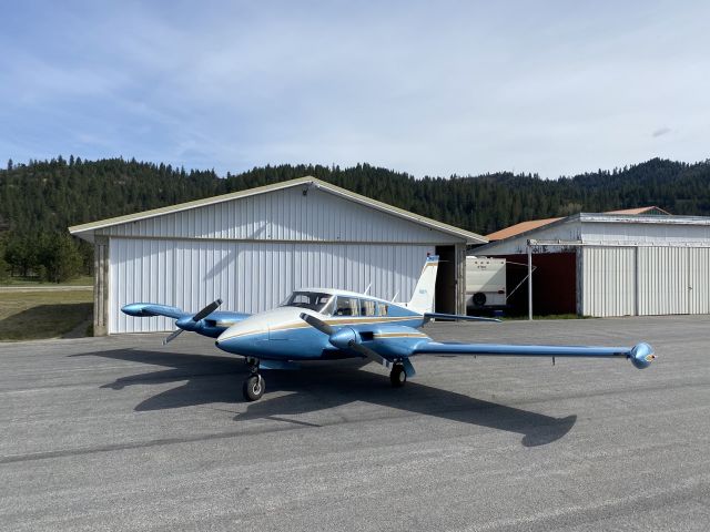 Piper PA-30 Twin Comanche (N8817Y)