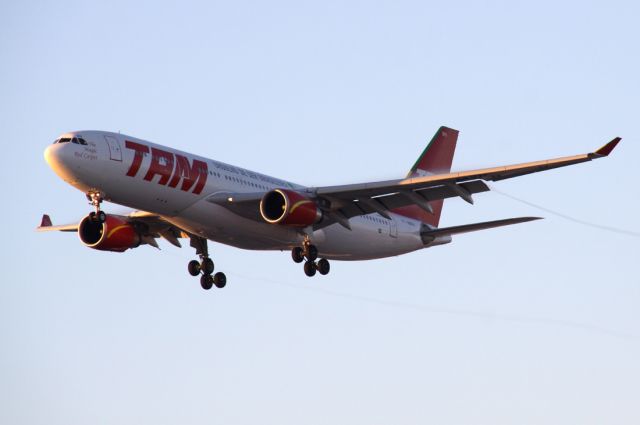 BOEING 767-300 (PT-MVM)
