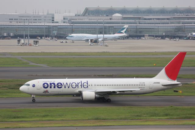 BOEING 767-300 (JA8980)