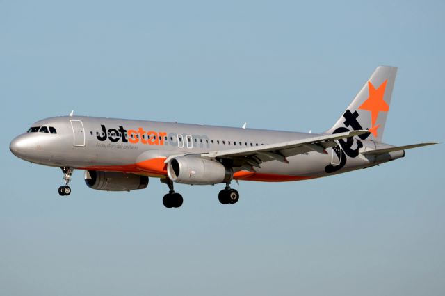 Airbus A320 (VH-VGN) - On short finals for runway 05. Wednesday, 21st May 2014.