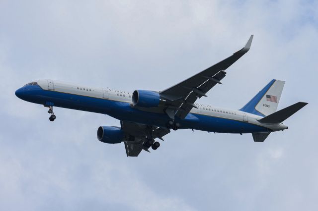Boeing 757-200 —
