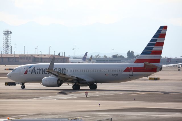 Boeing 737-800 (N301PA)