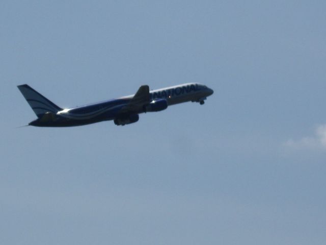 Boeing 757-200 (N176CA)