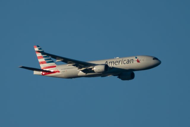 Boeing 777-200 —