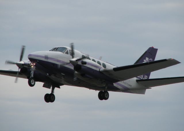 Beechcraft King Air 100 (N919JP) - Taking off from the Downtown Shreveport airport.