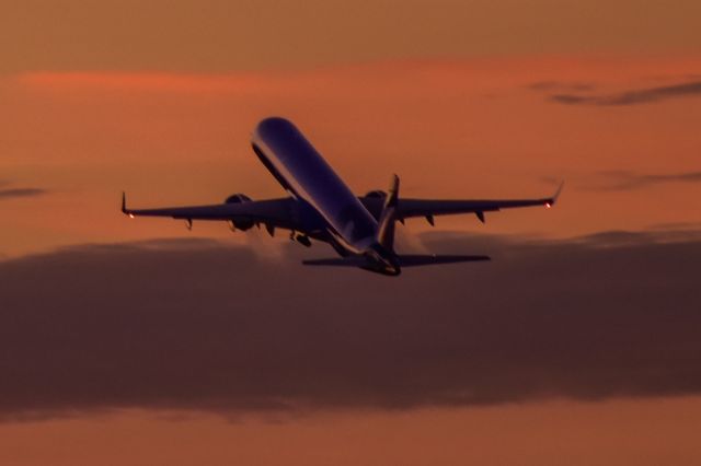 EMBRAER 195 (N140BZ)