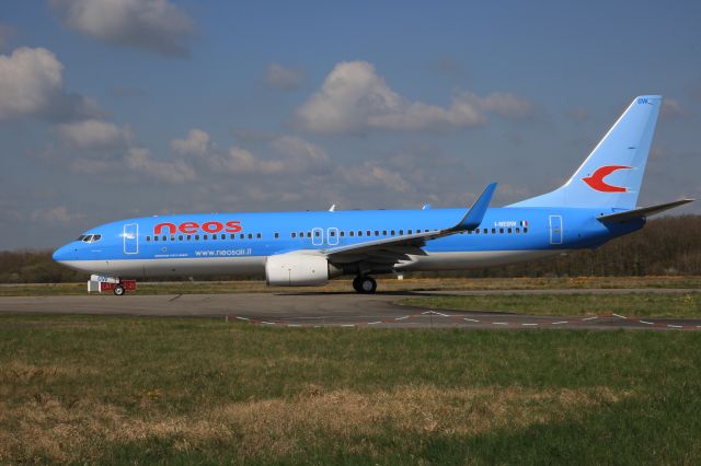 Boeing 737-800 (I-NEOW)