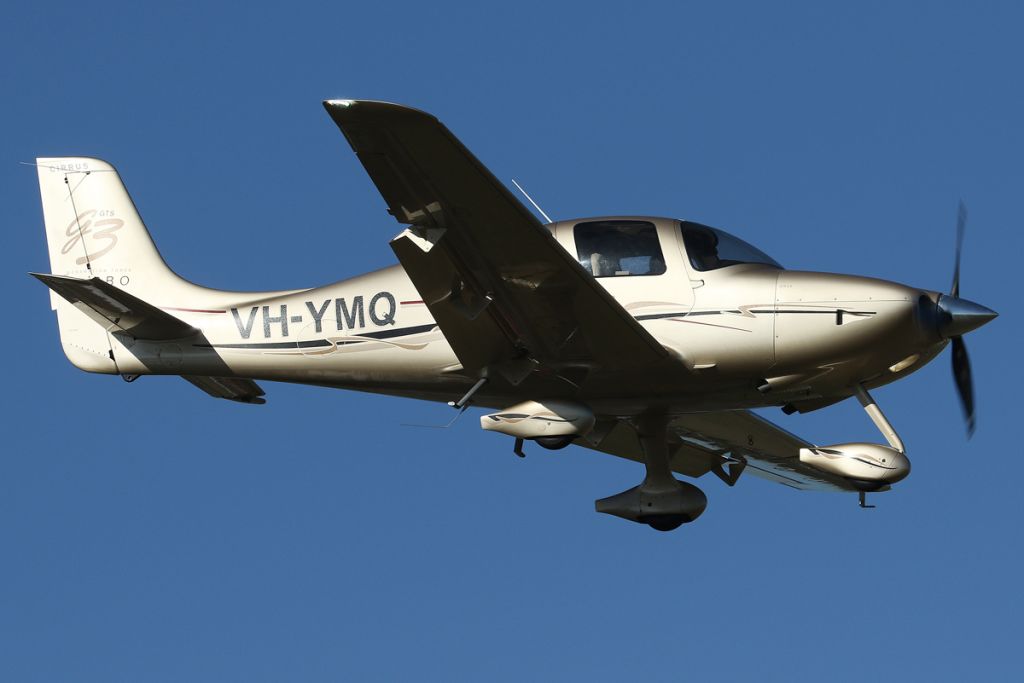 Cirrus SR-22 (VH-YMQ)