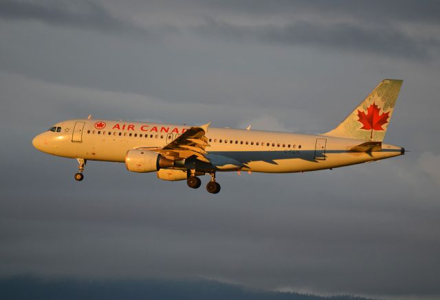 Airbus A320 (C-FGYL)