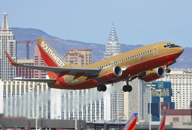 Boeing 737-700 (N737JW)