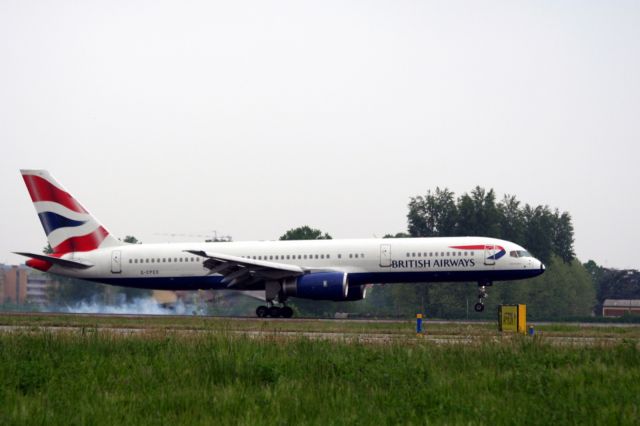 Boeing 757-200 (G-CPEO)
