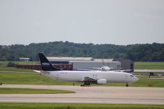 BOEING 737-400 (N708DA)