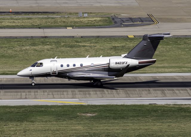 Embraer Legacy 450 (N423FX) - FlexJet Embraer Legacy 450 departing Dallas Love Field.