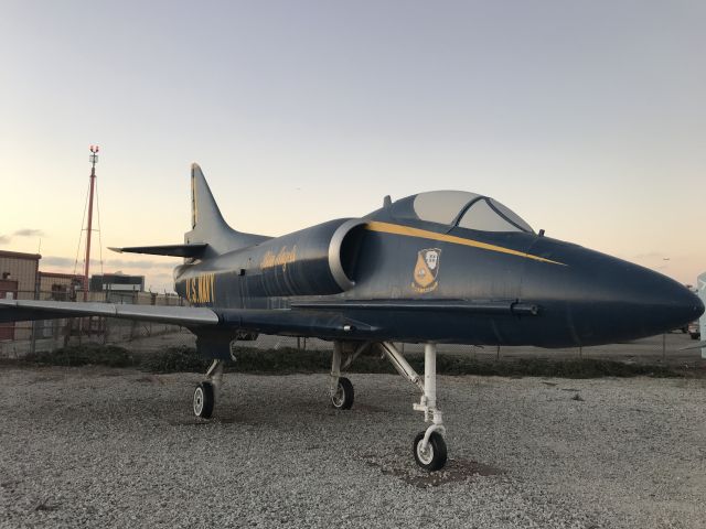 SINGAPORE TA-4 Super Skyhawk — - Located at the Proud Bird restaurant next to LAX.