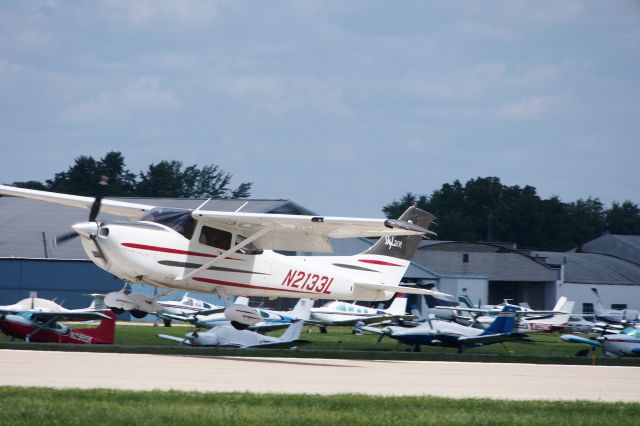 Cessna Skylane (N2133L)