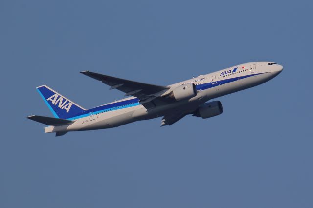 Boeing 777-200 (JA715A)