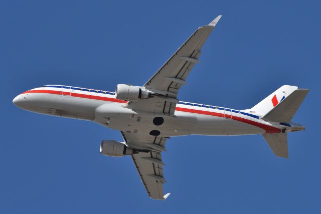 Embraer 175 (N760MQ) - 23-R departure 02-15-23. American Eagle Retro scheme.