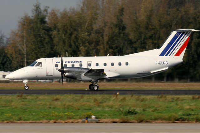 Embraer EMB-120 Brasilia (F-GLRG) - Flying around all white for Regional CAE now.