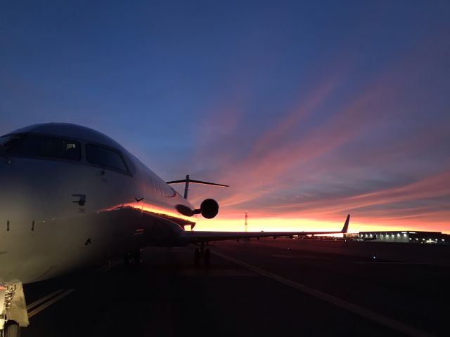 Canadair Regional Jet CRJ-900 (N905J)