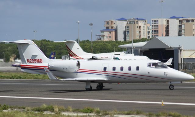 Learjet 55 (N225MD)