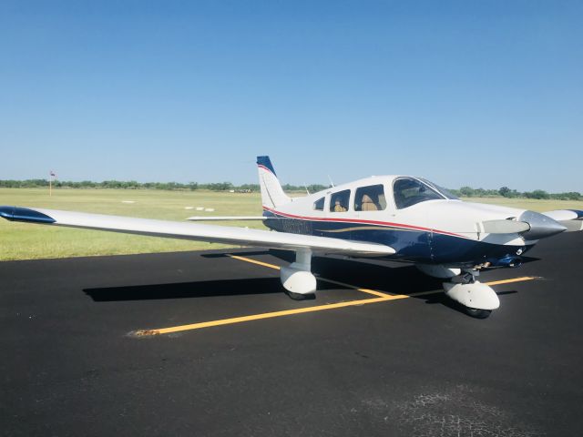 Piper Cherokee (N8337A)