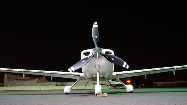 Cirrus SR-22 (XB-NNG) - Aerotron