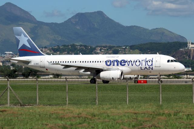 Airbus A320 (CC-BAC) - One world