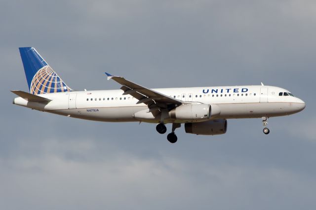 Airbus A320 (N471UA)