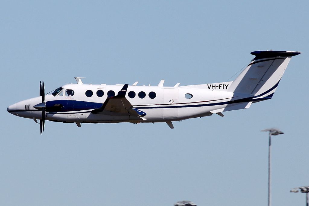 Beechcraft Super King Air 350 (VH-FIY) - Overflying Rwy 16R