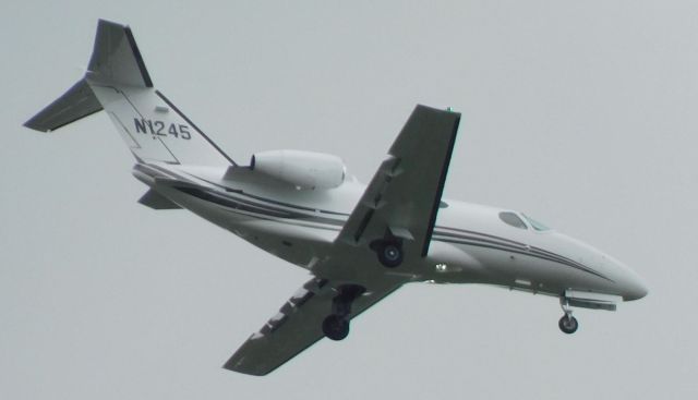 Cessna Citation Mustang (N1245) - N1245 passing through 1500' on approach to CVO 21st April 2019.