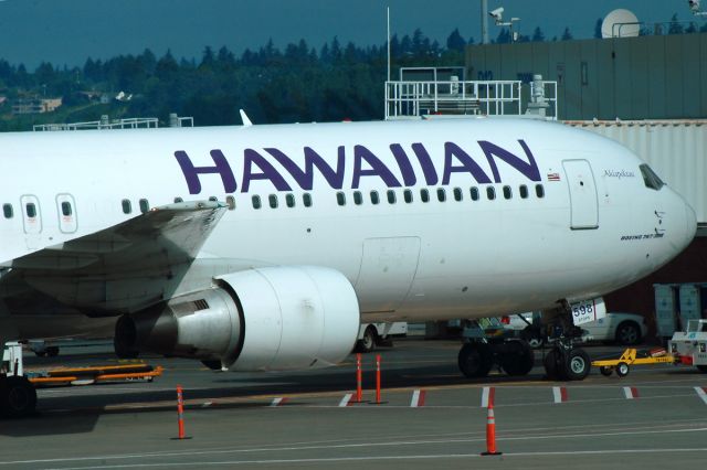 BOEING 767-300 (N598HA)