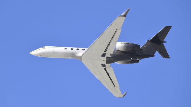 Gulfstream Aerospace Gulfstream V (N727PR) - Departing LAX on 25L