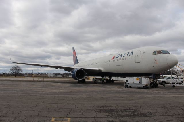 BOEING 767-300 (N189DN) - Been here in storage since March 2020