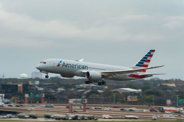 Boeing 787-8 (N817AN) - American 787 prepares to go around during aerial maintenance tests.